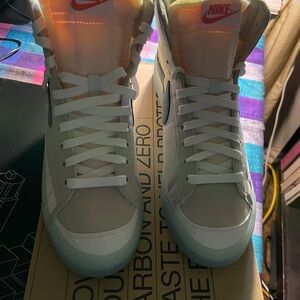 Nike Blazers ‘77 
Mens size 8